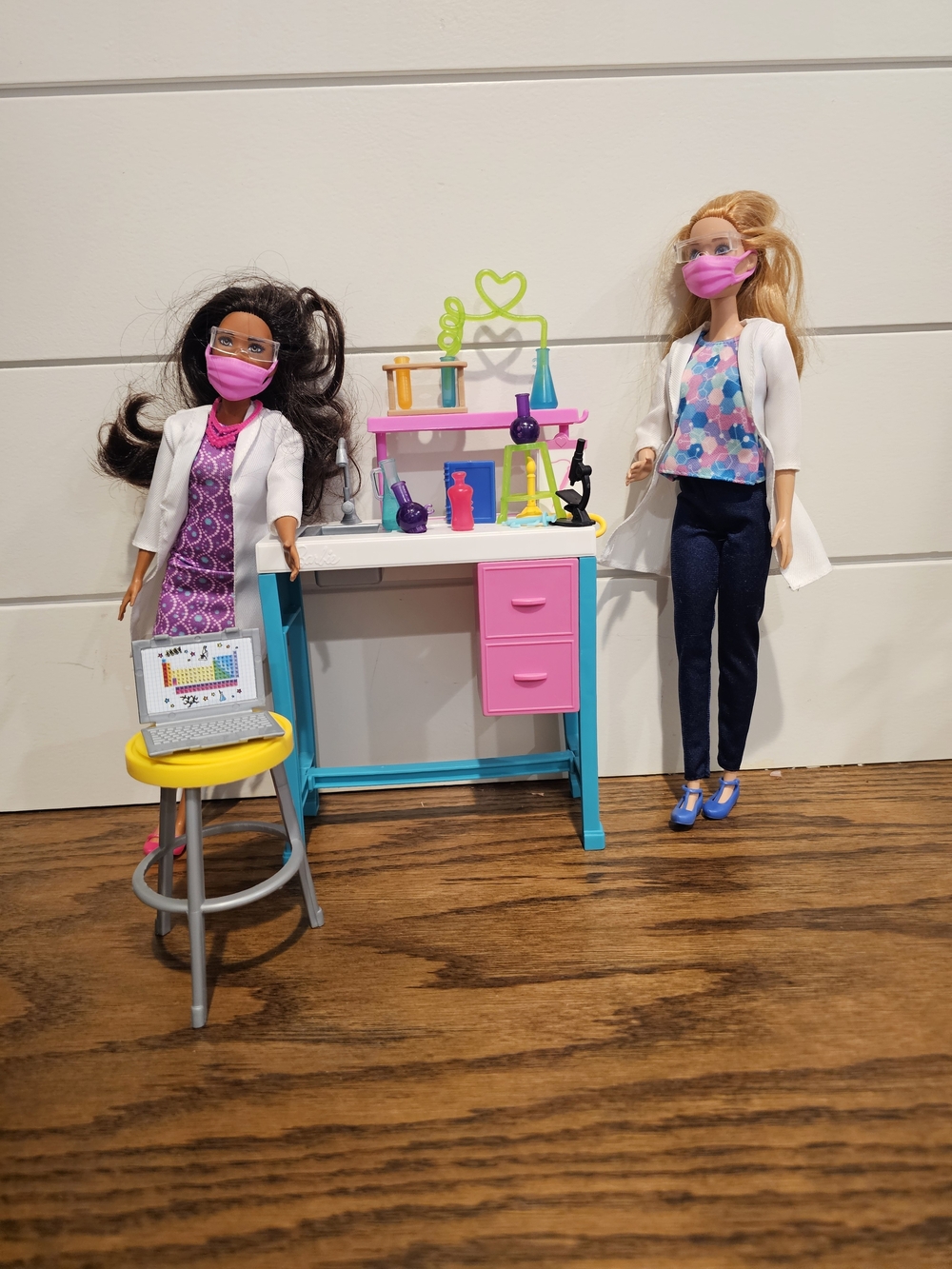 Barbie Careers Science Doll And Lab Bench Playset